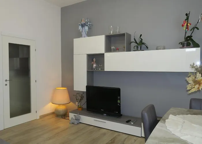 Le Due Madonne By Interhome Appartement Bologne
